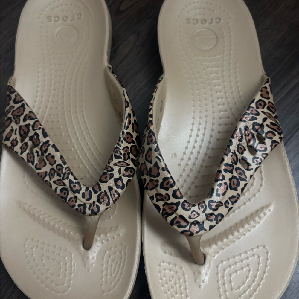 CROCS Tan Leopard Print Flip Flops